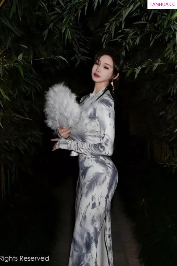 周妍希 奶瓶土肥圆 [XiuRen]高清写真图 2023.11.30 No.7744 Carol周妍希 旗袍美臀第6张图片
